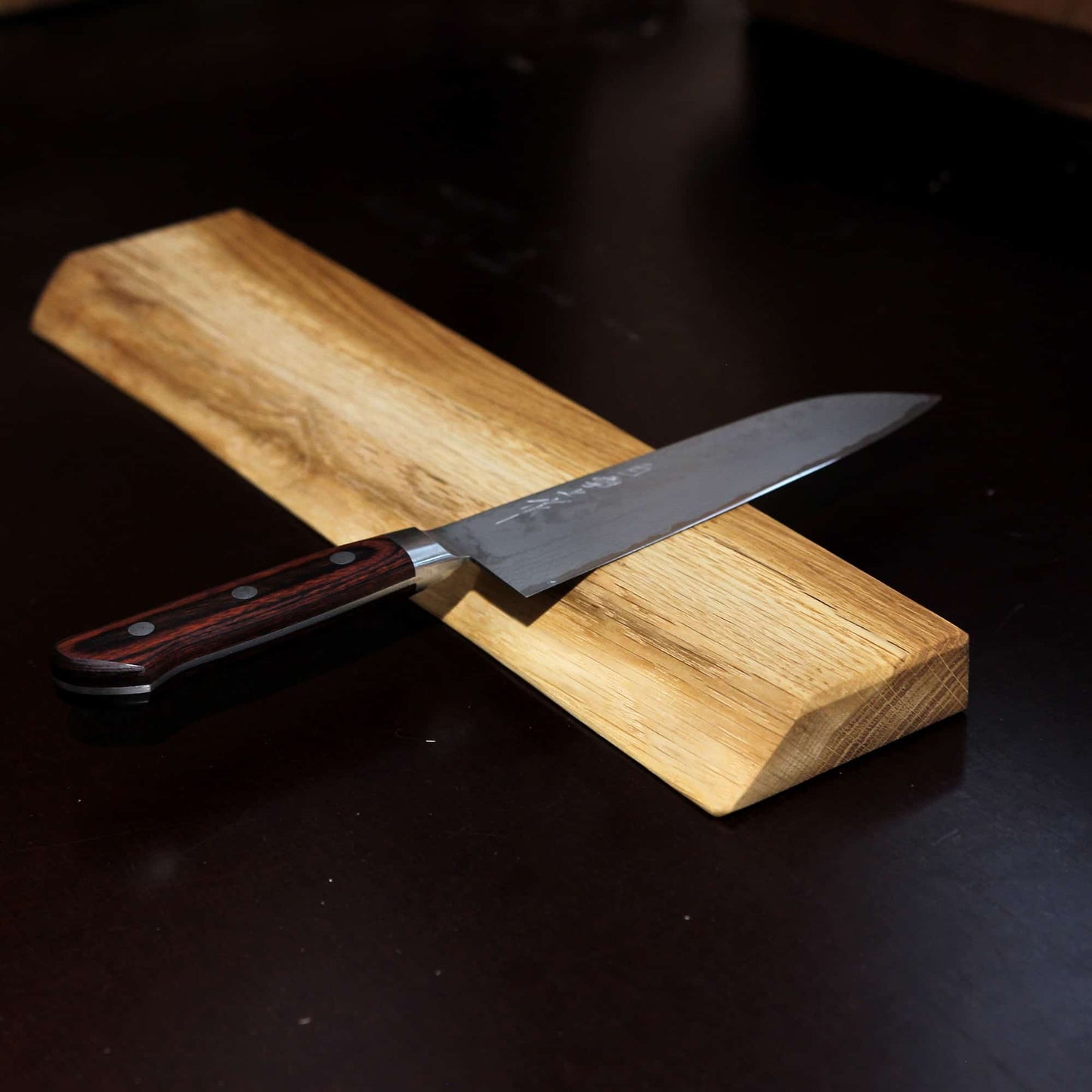 Magnetic knife strip – oak with live edge