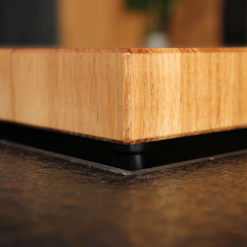 end-grain-wooden-hob-cover-oak-feet-detail