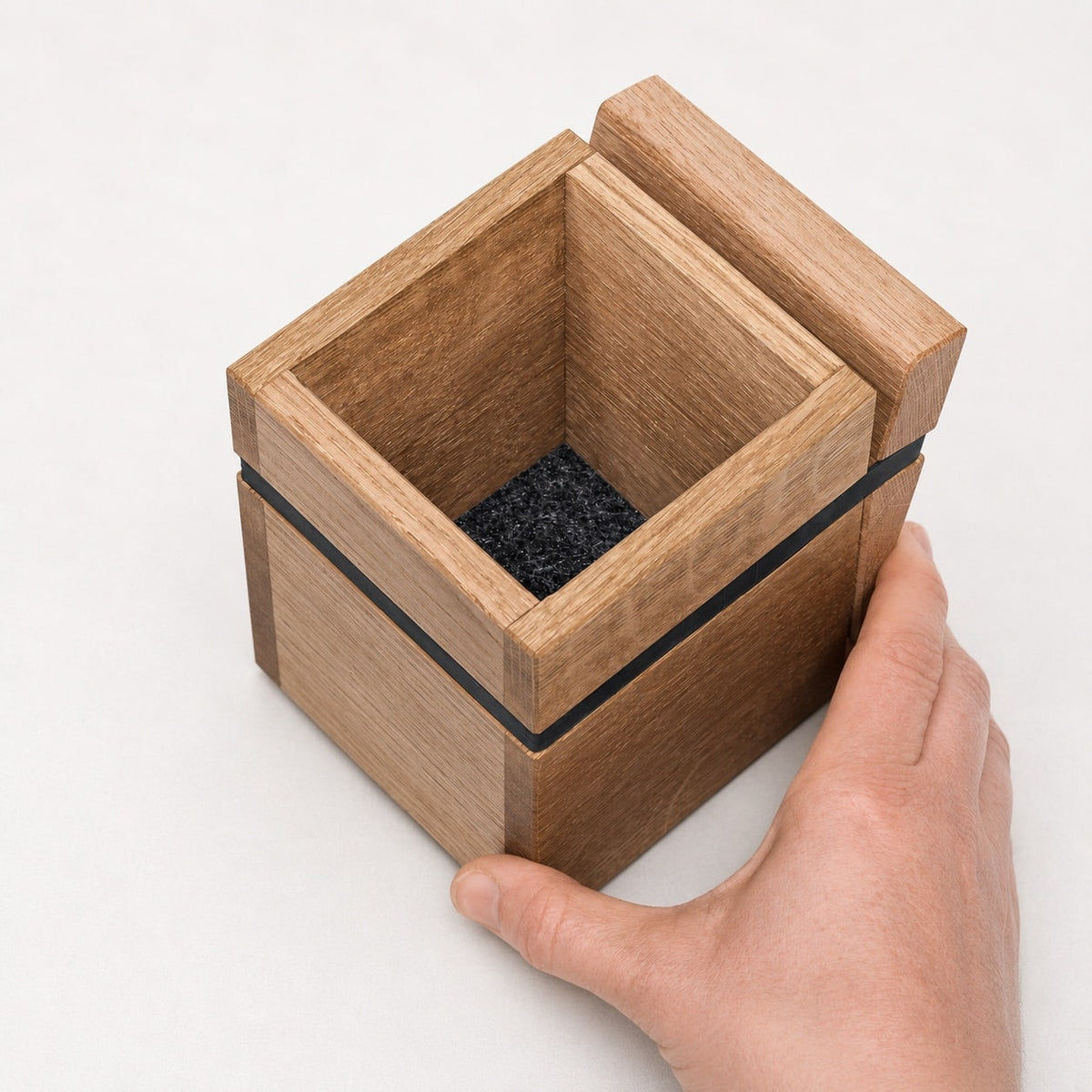 Oak cutlery holder with Violan felt insert
