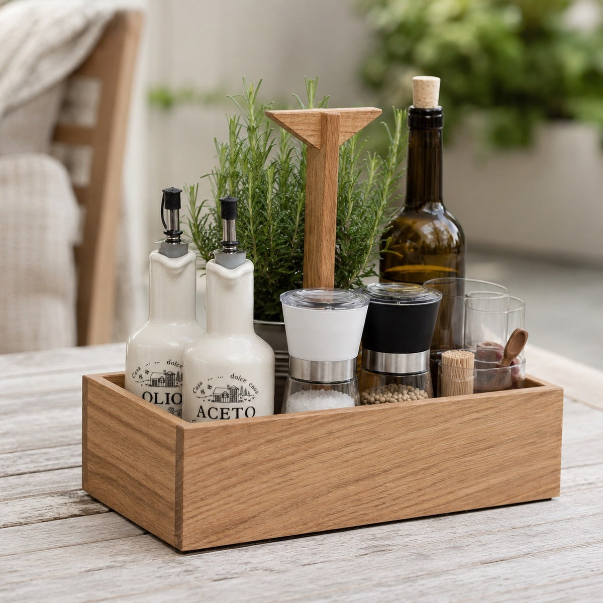 Oak spice caddy central handle detail